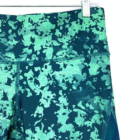 Under Armour Cropped Leggings Womens Sz Large Compression Heat Gear Green Print - Picture 3 of 6